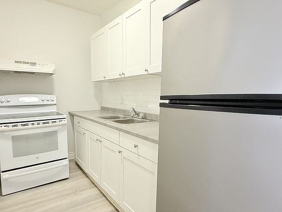 4th image of 581 Pierre Ave #4