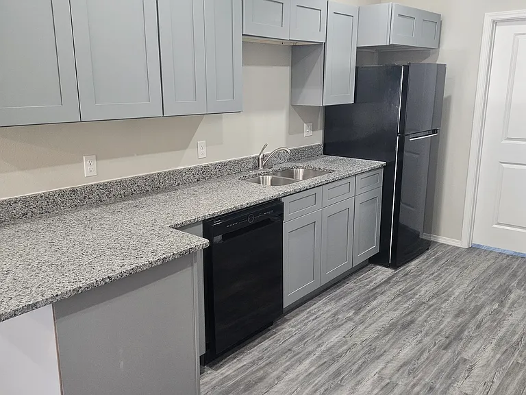322 N Avenue B #C — Photo 3