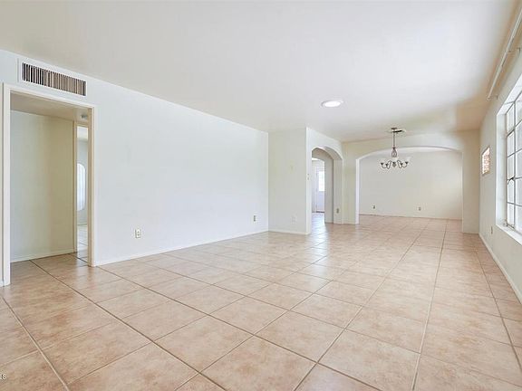 5th image of 4028 E Pinchot Ave