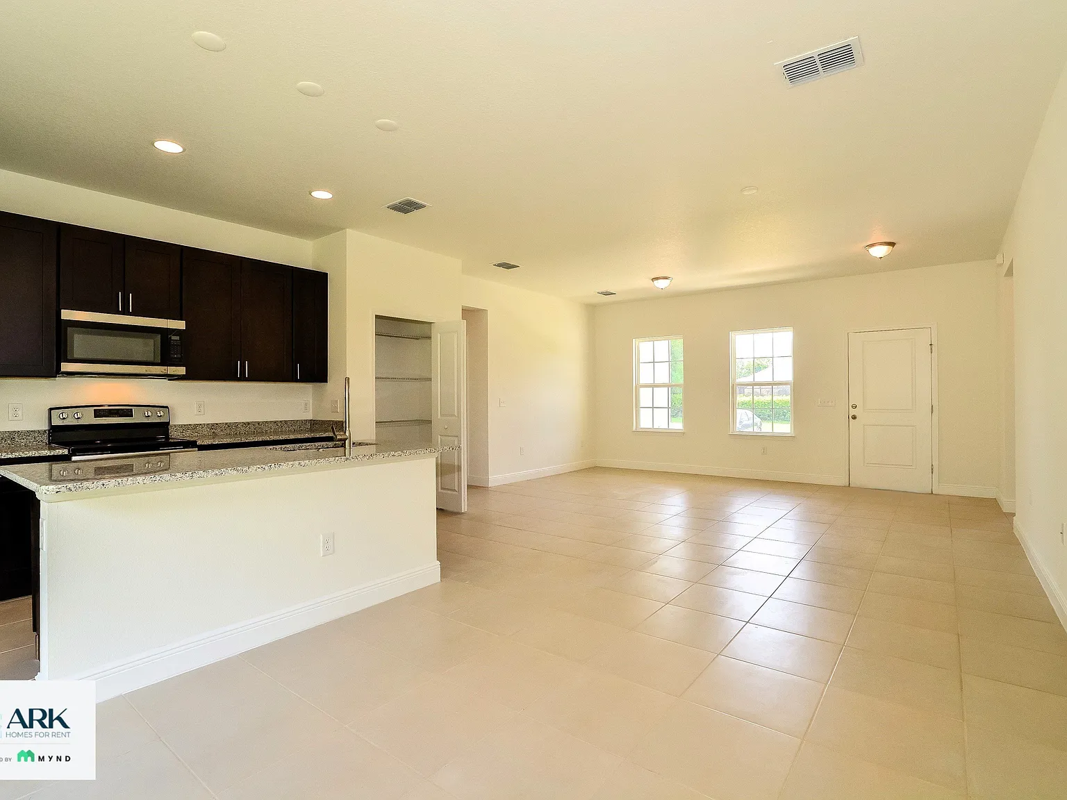 4 bed, 2.0 bath, 1580 sqft, $1,774 — Photo 4