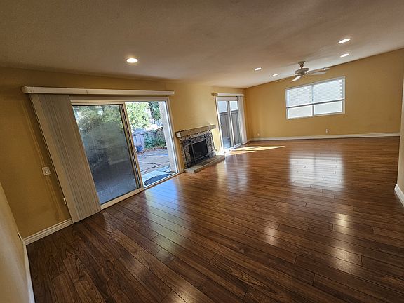 3rd image of 2631 Cypress Point Dr