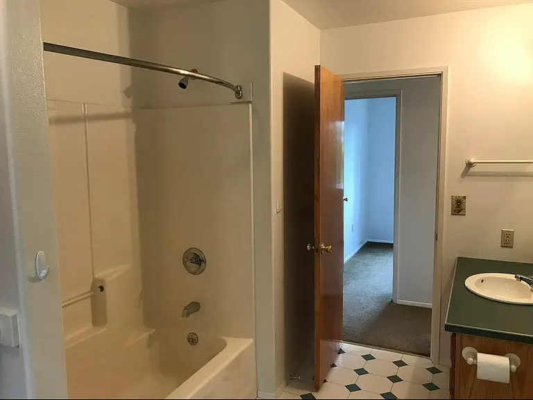 75 Clover View Ct #LWR — Photo 6