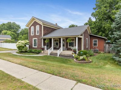 29 W Division St NE, Rockford, MI, 49341