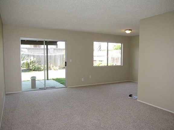 2nd image of 4611 Calle De Retiro
