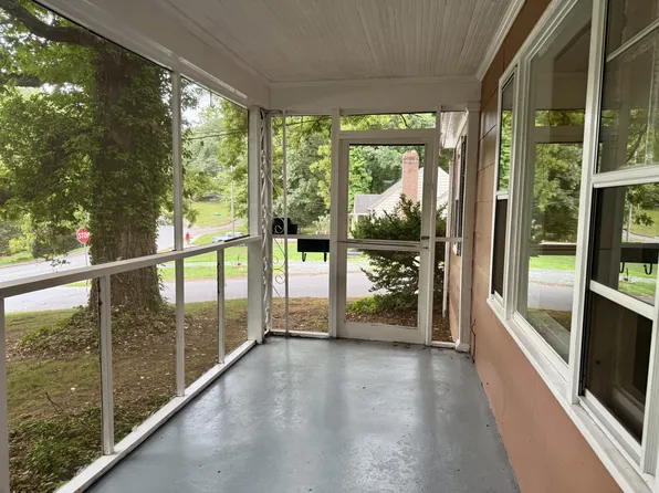 1034 Lockland Ave, Winston Salem, NC 27103