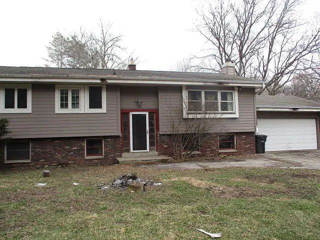 W301S3676 Snowdon Dr photo 1