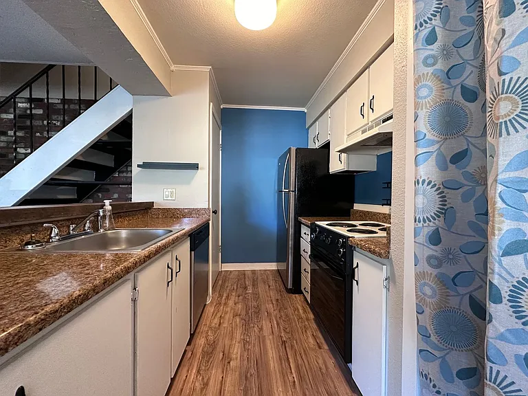 1589 NE Kane Dr — Photo 7