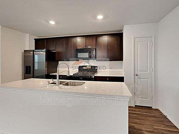 4th image of 3965 Paragon Trl
