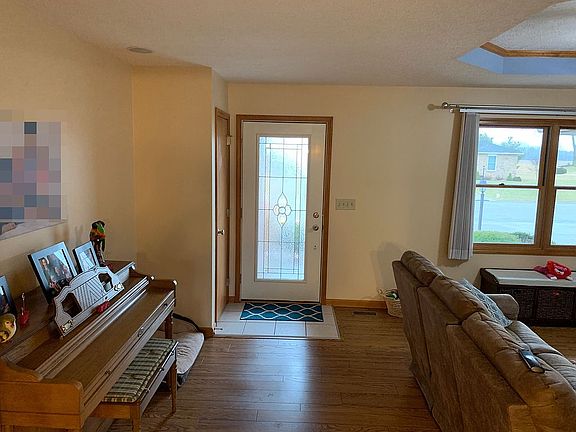 3rd image of 402 Alexander Dr