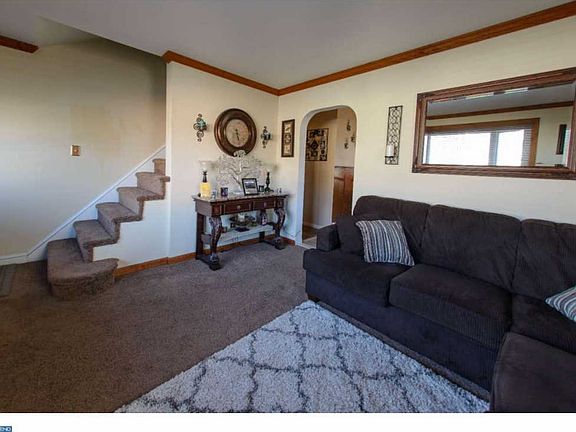 4th image of 9038 Lynn Ave