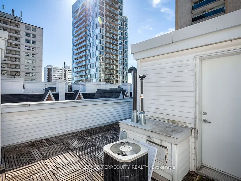 100 Redpath Ave #16 — Photo 17