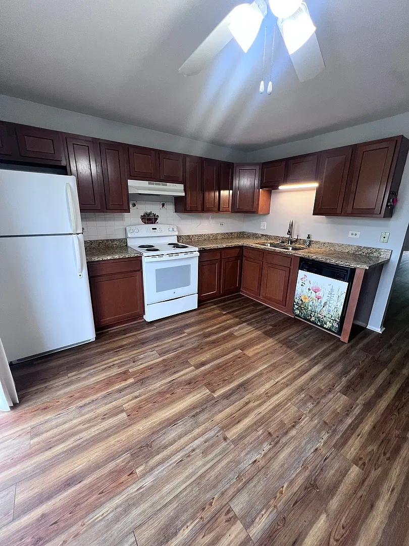 2 bed, 960 sqft, $1,600 — Photo 3