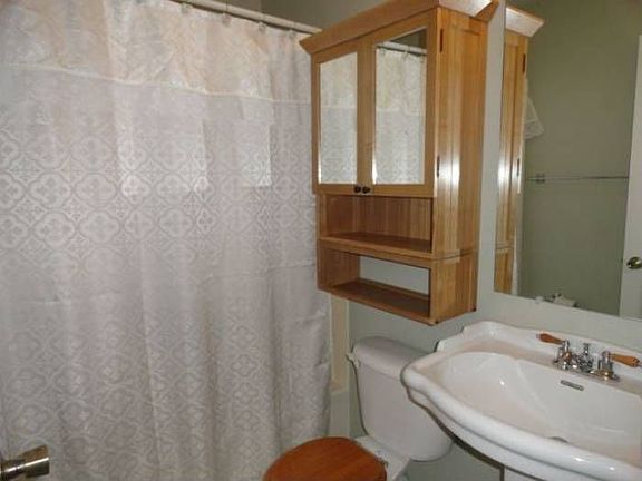 Bright, Clean Bathroom