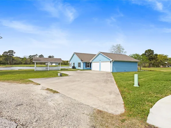 140 Meadowview Dr, Trinity, TX 75862