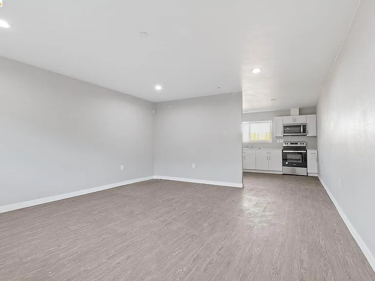 26825 Woodland Ave — Photo 4