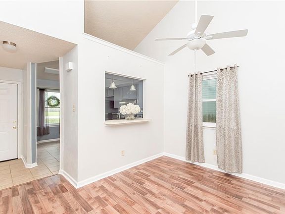 3rd image of 14215 Woodlands Dr