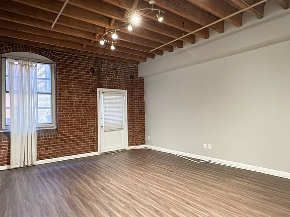 3rd image of 225 Arch St