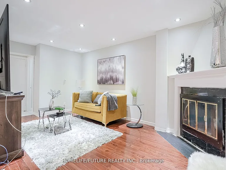 47 Carisbrooke Sq #MAIN 2ND FLR — Photo 18