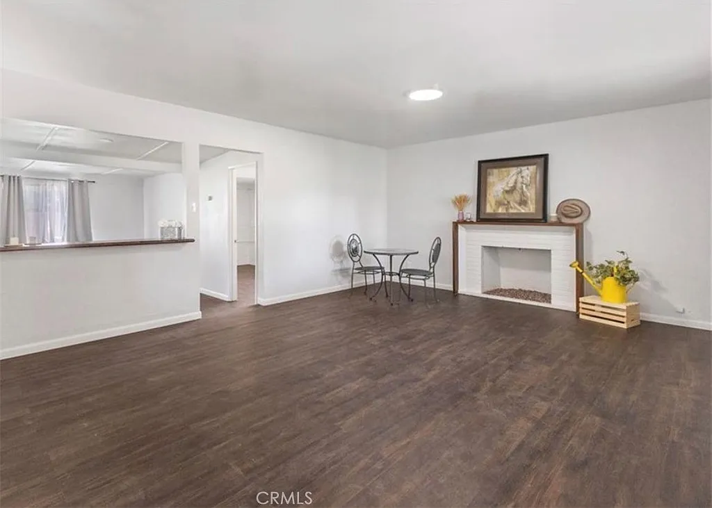 4 bed, 1186 sqft, $4,750 — Photo 2