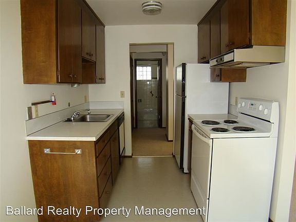 3rd image of 2037 Franklin Ave E APT 303