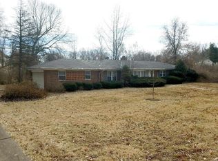 10688 Country View Dr, Saint Louis, MO 63141