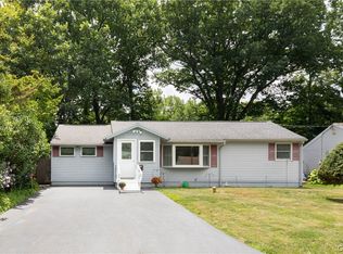 117 Armitage Dr, North Syracuse, NY 13212