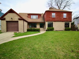 177 Michaux Rd, Riverside, IL 60546