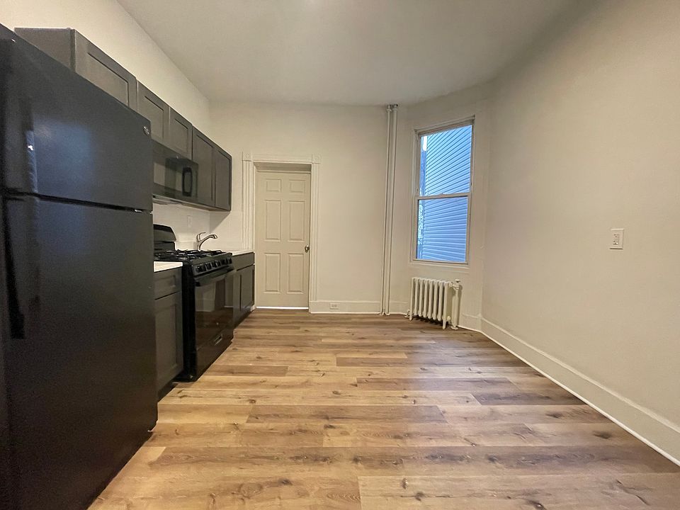 2nd image of 109 Hutton St #4E