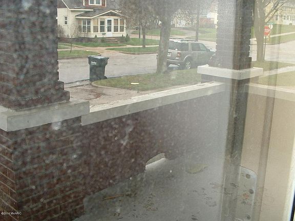 4th image of 2022 Prospect Ave NE