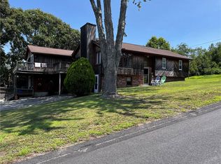 144 Colonial Ave, Tiverton, RI 02878