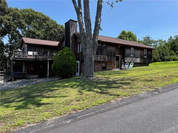 144 Colonial Ave, Tiverton, RI 02878