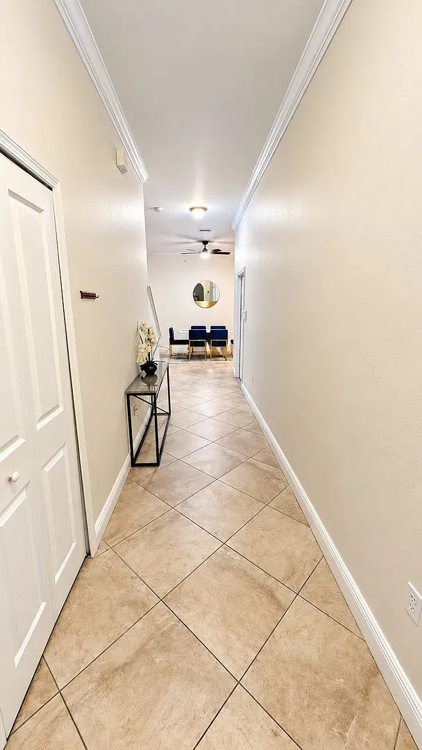 Annual Furnished 4-bed 3-bath single family home — Photo 2