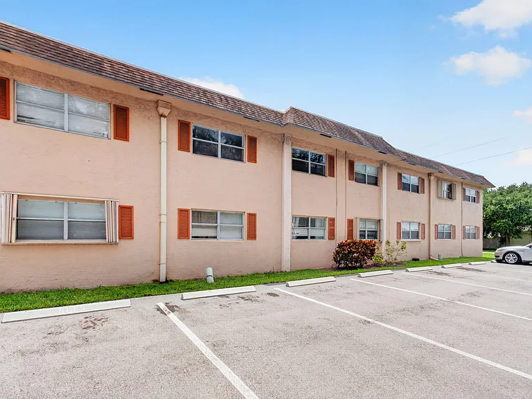 450 SW 2nd Ave #205 — Photo 41