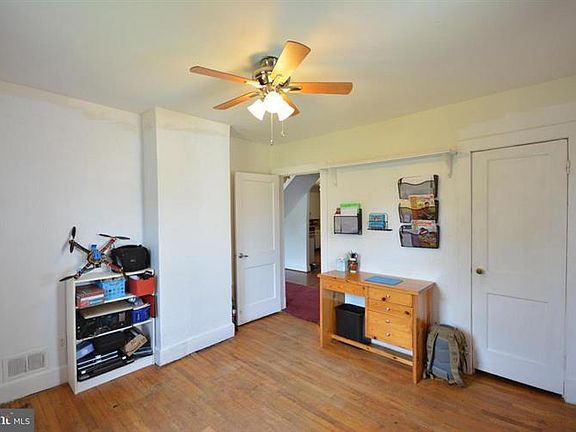 5th image of 109 Mosby St
