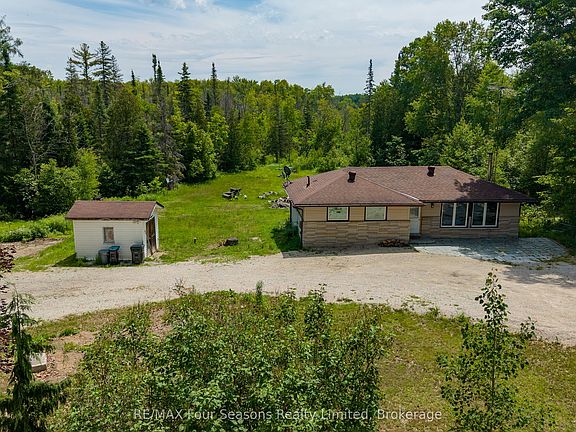 4th image of 2133 Klondike Park Rd