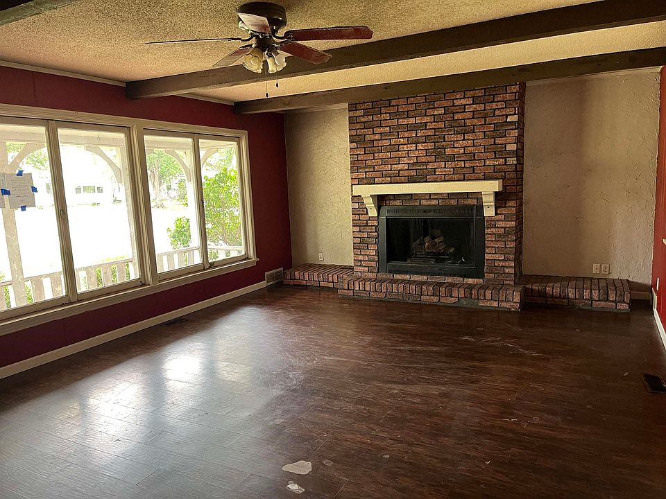 1302 N Washington Ave, Wellington, KS 67152 Zillow