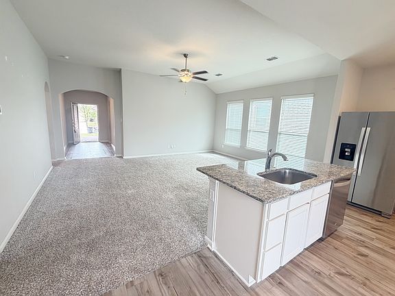 3rd image of 213 Aceves Ct