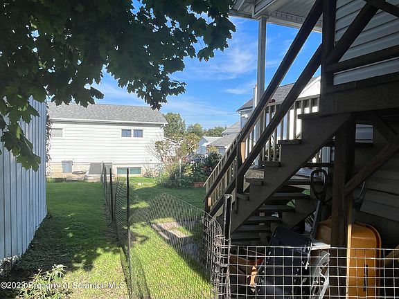 5th image of 109 E 111 Grove St