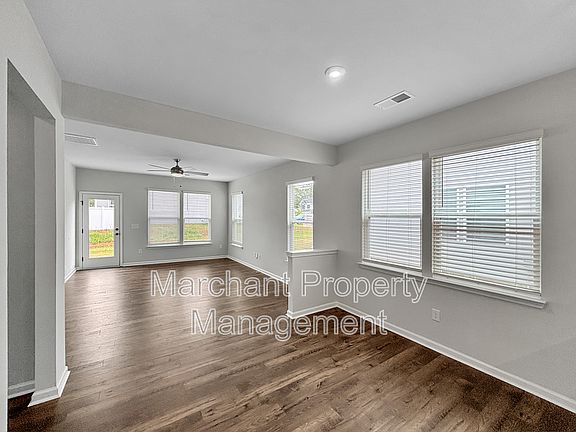 3rd image of 137 Gervais Cir