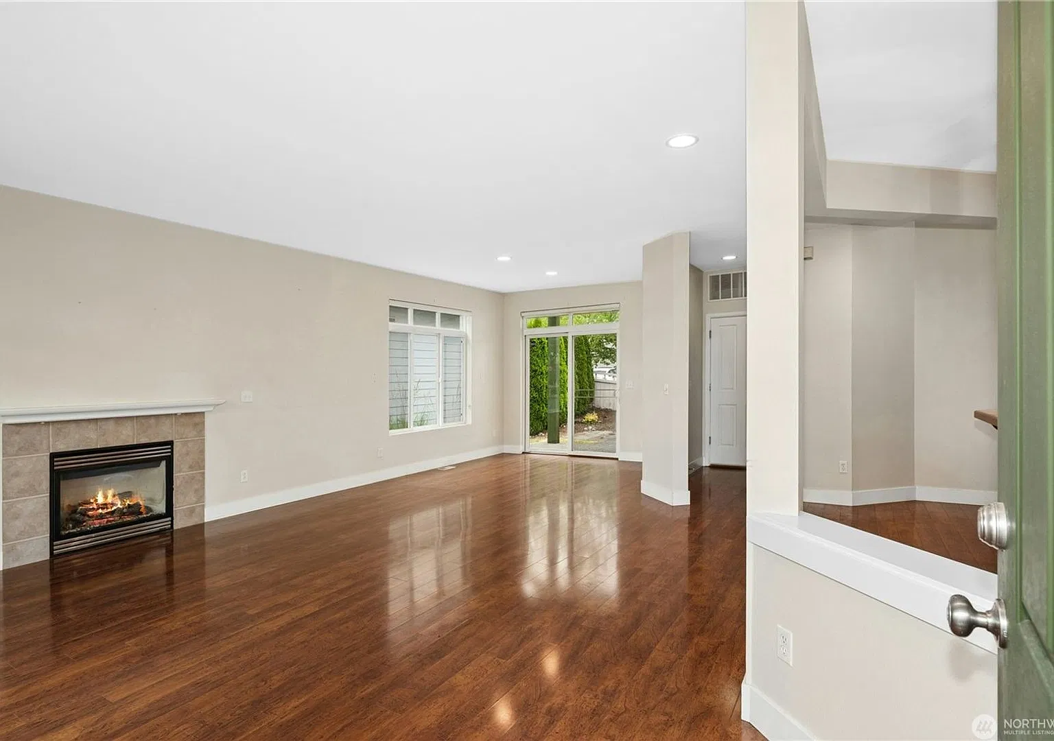 Beautiful 4-Bedroom Craftsman in Desirable Woodside Neighborhood — Photo 3