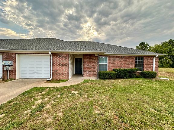 2nd image of 805 Hickory Dr #B