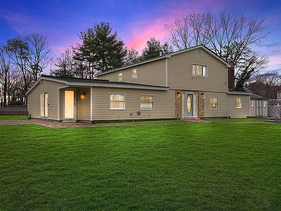 2nd image of 6 Coed Ln