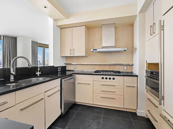 10 Little West Street image 8 of 12