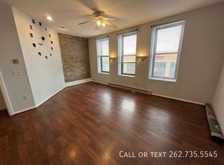 515 6th St #2, Racine, WI 53403