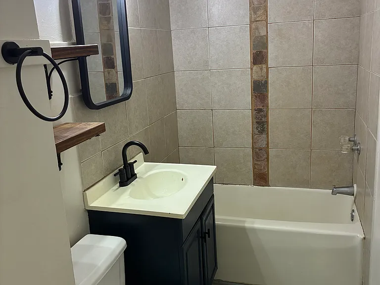 520 Crescent St NE #2 — Photo 18