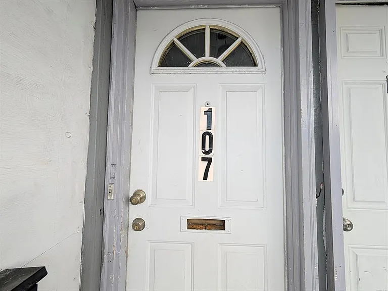 107 Catherine St — Photo 6