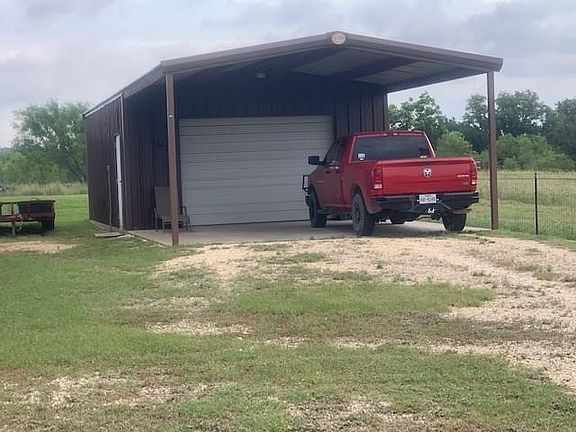 4th image of 828 County Road 2480