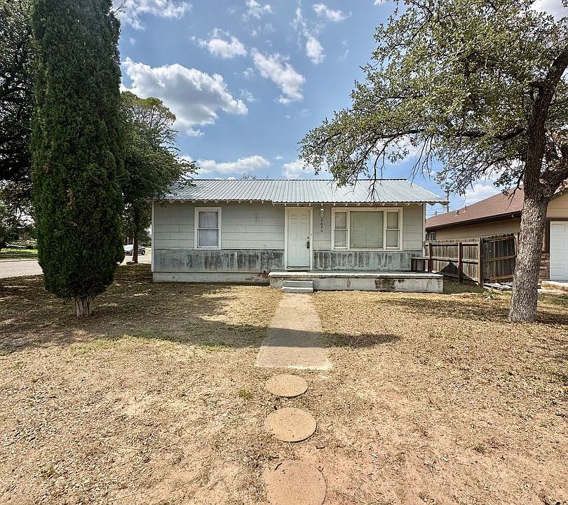 1st image of 2620 Lindell Ave