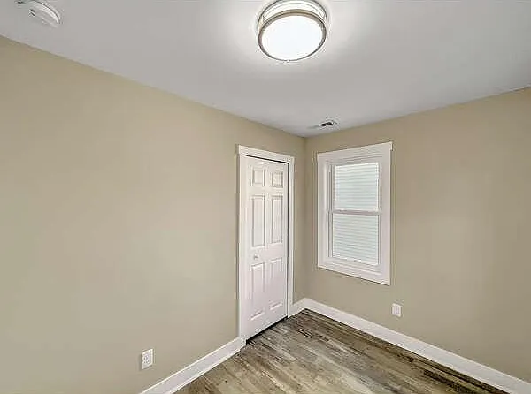 915 E Barrett Ave — Photo 9