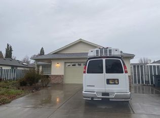 953 Westrop Dr, Central Pt, OR 97502